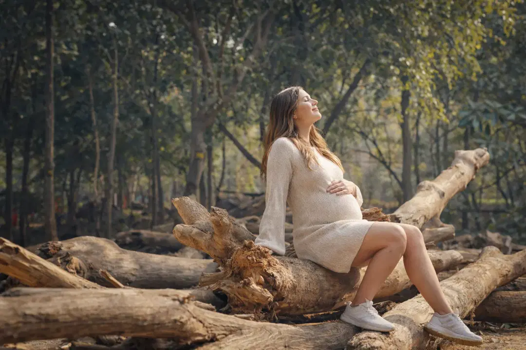 outdoor-maternity-photoshoot